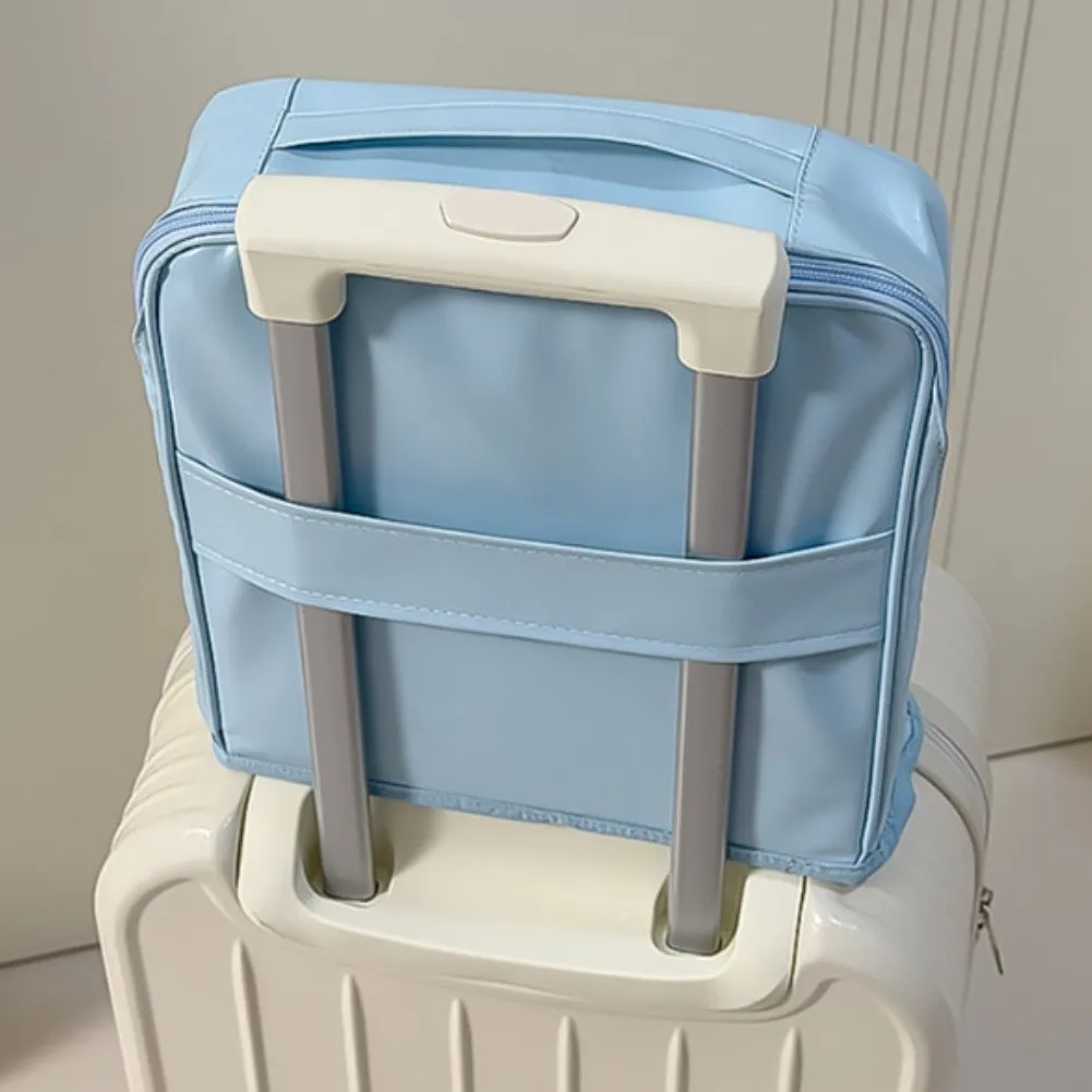 Leather Makeup Carrier with Balanced Dimensions and Interior Partitioning for Secure Transport of Beauty Essentials