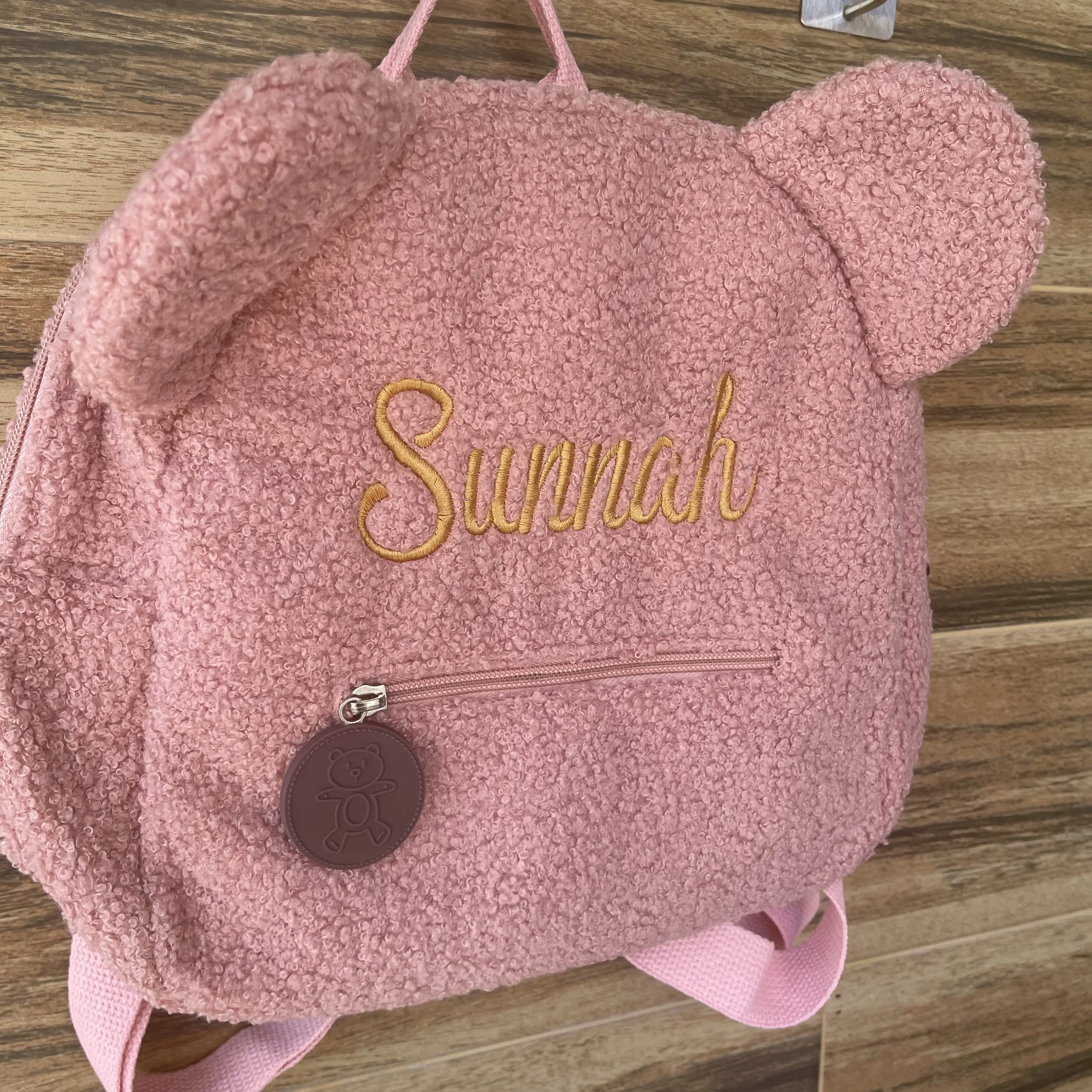 

Personalized Name Embroidered Plush Backpack Custom Boys and Girls Kindergarten School Bag Children's Outward Plush Snack Bag