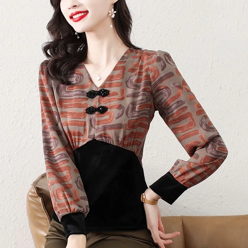

Printed Spliced gold Velvet Top for Women in Autumn and Winter New V-neck Button Design T-shirt Long-sleeved Slim Shirt