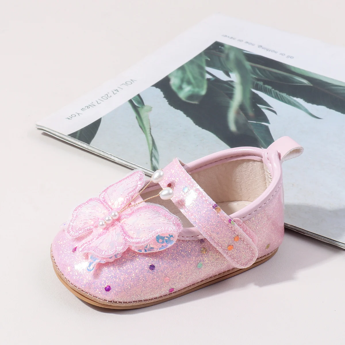2025 حار بيع 0-18 متر طفل الفتيات الأولى المشي داخلي في الهواء الطلق حذاء طفل صغير مع تصميم جميل جودة عالية TPR وحيد