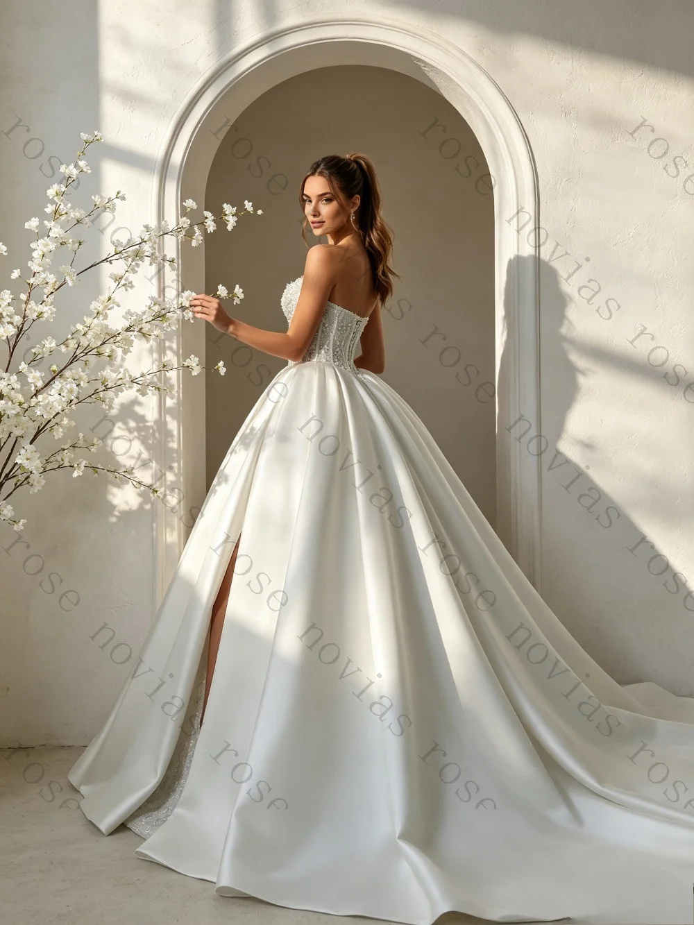 Customized Strapless Lace Satin Ball Dresses for 2026 Backless Sleeveless Large Tail Luxury Bridal Gown Suitable for Banquets