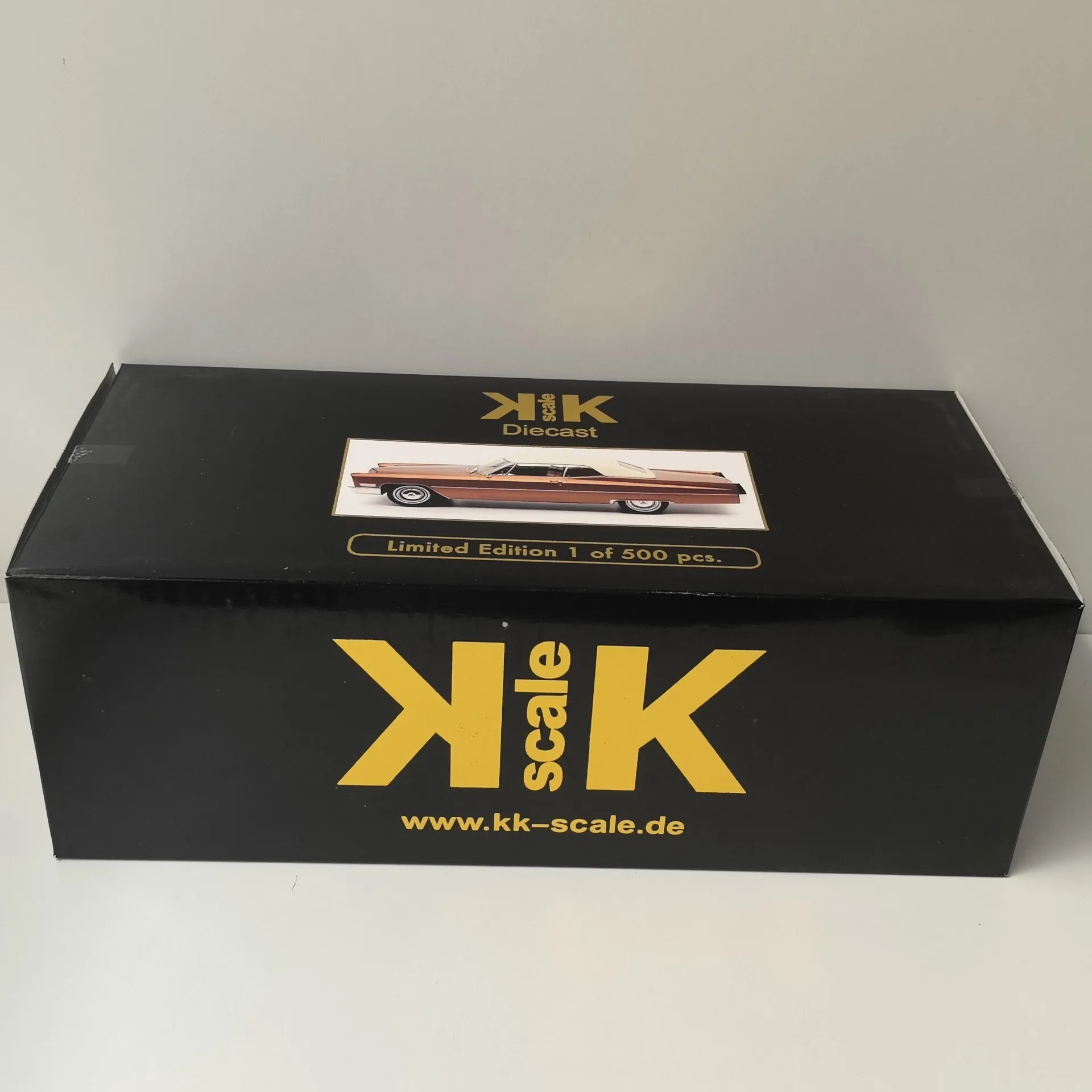 

Литой под давлением KK масштаб 1:18 Cadillac DeVille модель автомобиля из сплава Коллекционная игрушка в подарок сувенир дисплей орнамент