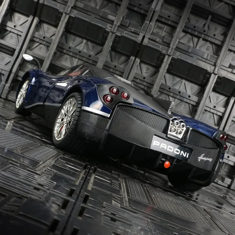 1/18 Pagani huayra dinastia โมเดลรถยนต์สปอร์ตโลหะแบบจำลองรถแข่งของเล่นจำลองเสียงและเบาของขวัญของเล่นสำหรับเด็ก