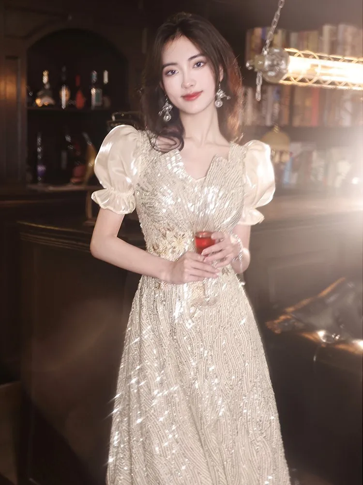 A light luxury and niche style hosting banquets adult heavy industry high-end sequined glittering dress