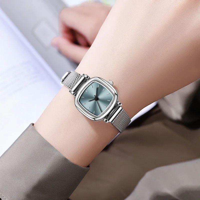 Compact Retro Quartz Watch Alloy Square Dial Simple Alloy Watchband Versatile Casual Wordless Wristwatch for Women