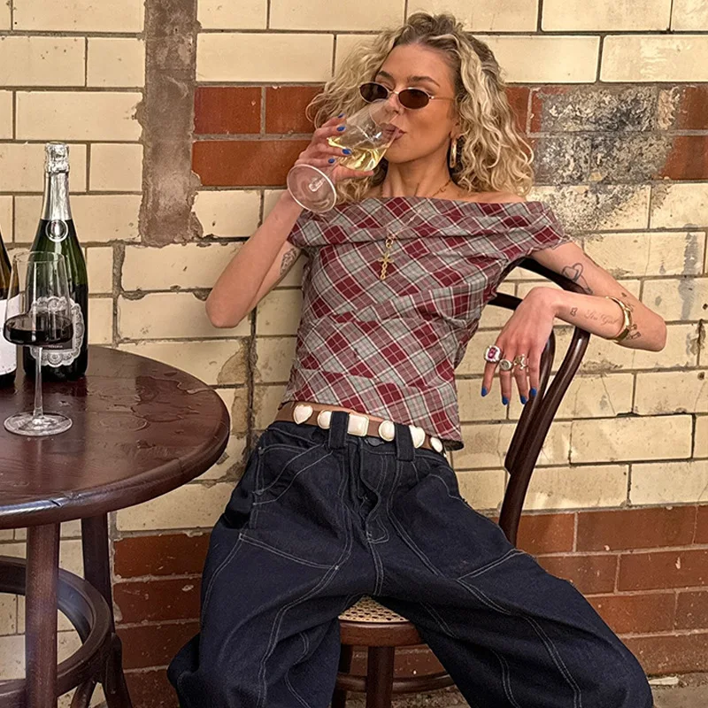 سترة كلاسيكية منقوشة على طراز الكلية الأمريكية باللونين الأحمر والأزرق، تصميم أنيق وخصر قابل للطي، وخصر نحيف