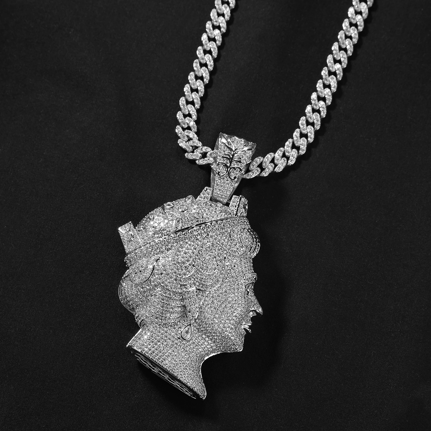TBTKIced Out Queen Elizabeth Head Pendant Necklace Full CZ HipHop British Queen Portrait Charm Rapper Jewelry For Men Women