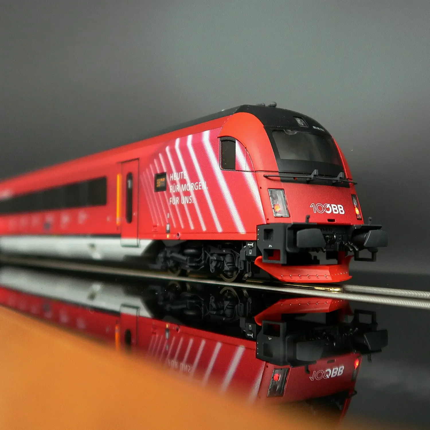 Modello di treno ROCO HO 1/87 5510002   RAILJET Set a otto sezioni DCC Suono digitale Treno completo Modello di treno leggero Giocattolo regalo