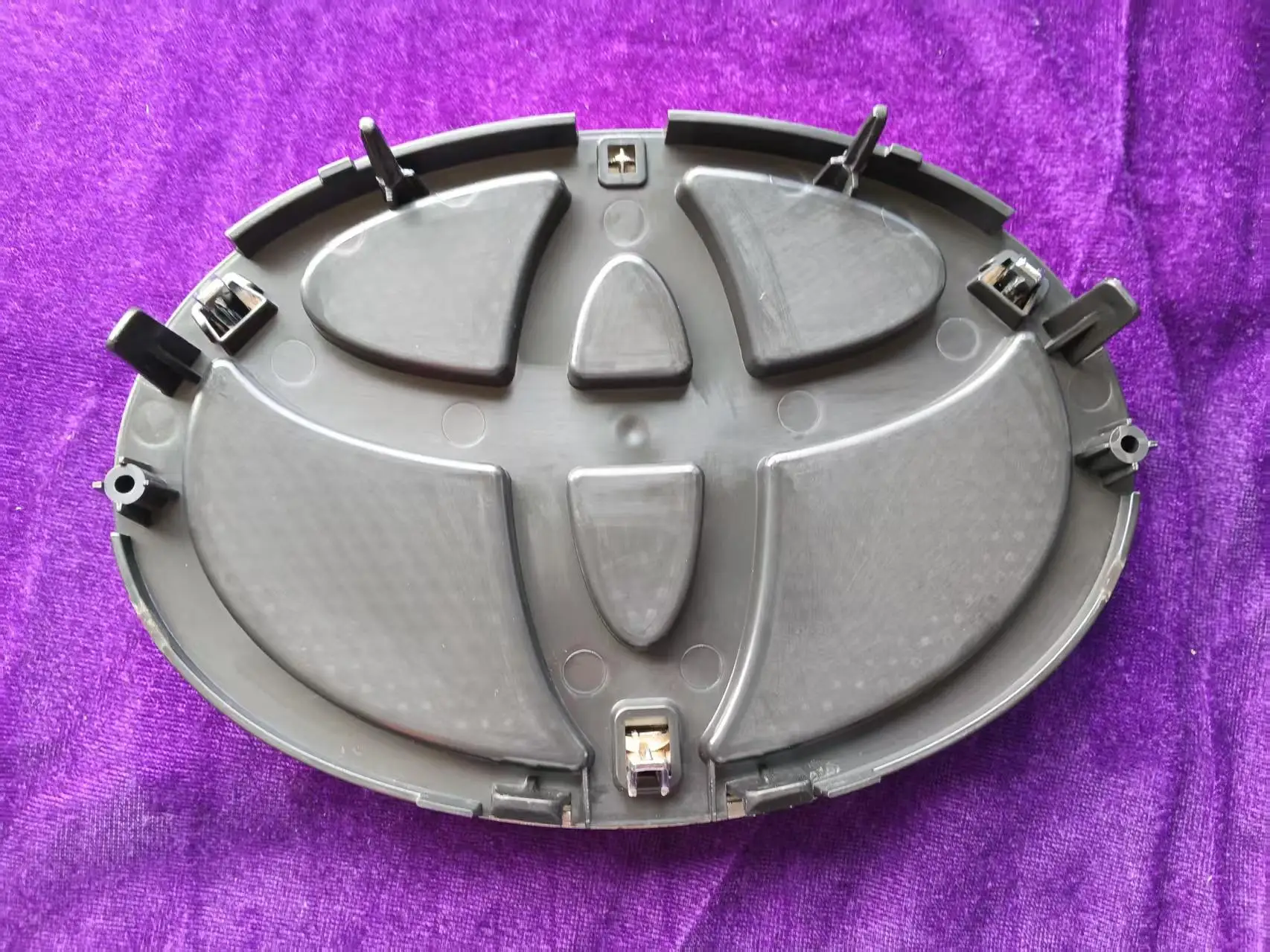 

Эмблема для Toyota Hilux Revo 2026, 190x130 мм, для решетки радиатора, совместима с OEM 75310-0K010/40/60 и 75310-0K050