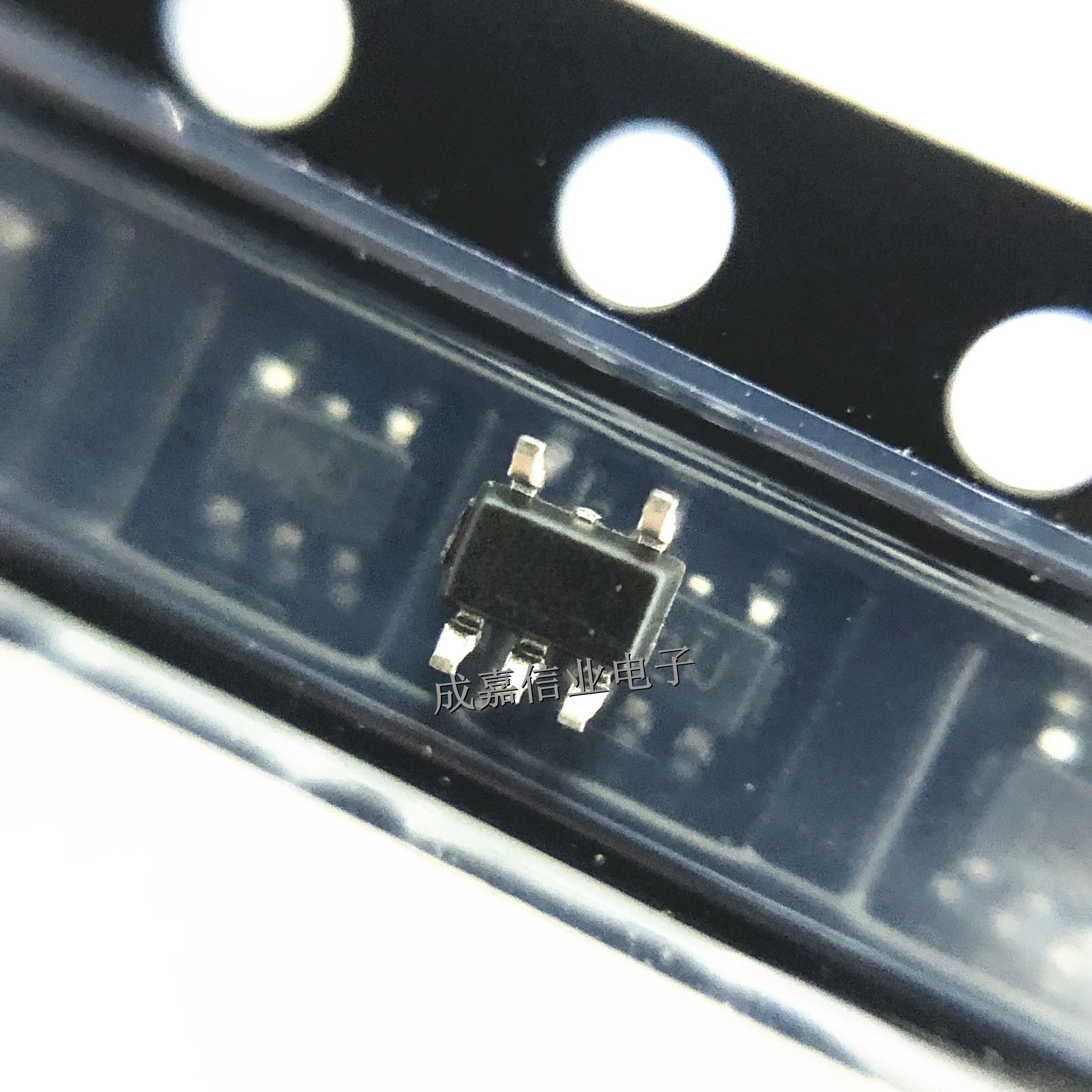 100 pz/lotto SN74LVC1G125DCKR SC-70-5 MARCATURA; CMJ Buffer/Line Driver 1-CH Non Inversione 3-ST CMOS Medico 5 Pin