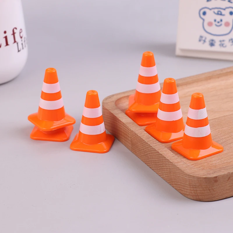 7Pcs Mini Plastic Traffic Road Cones Toys Training Roadblock Signs Children Educational Toy DIY Doll House Decor