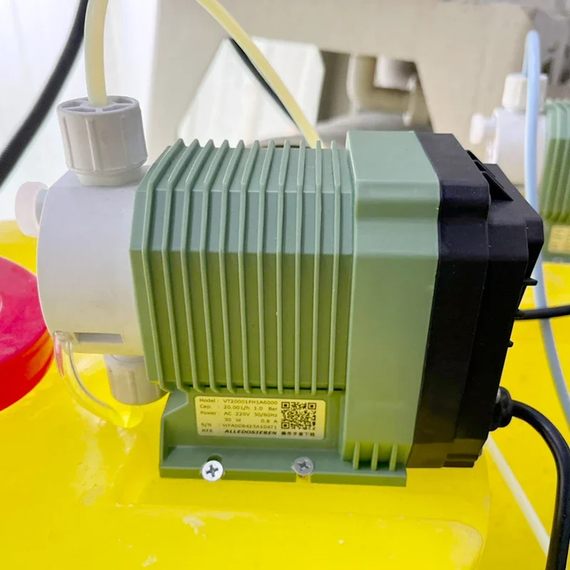 0.48 - 10.02 Liters Per Hour Chemical Resistant Electromagnetic Diaphragm Dosing Pump for Car Wash Medical Lab Water Treatment