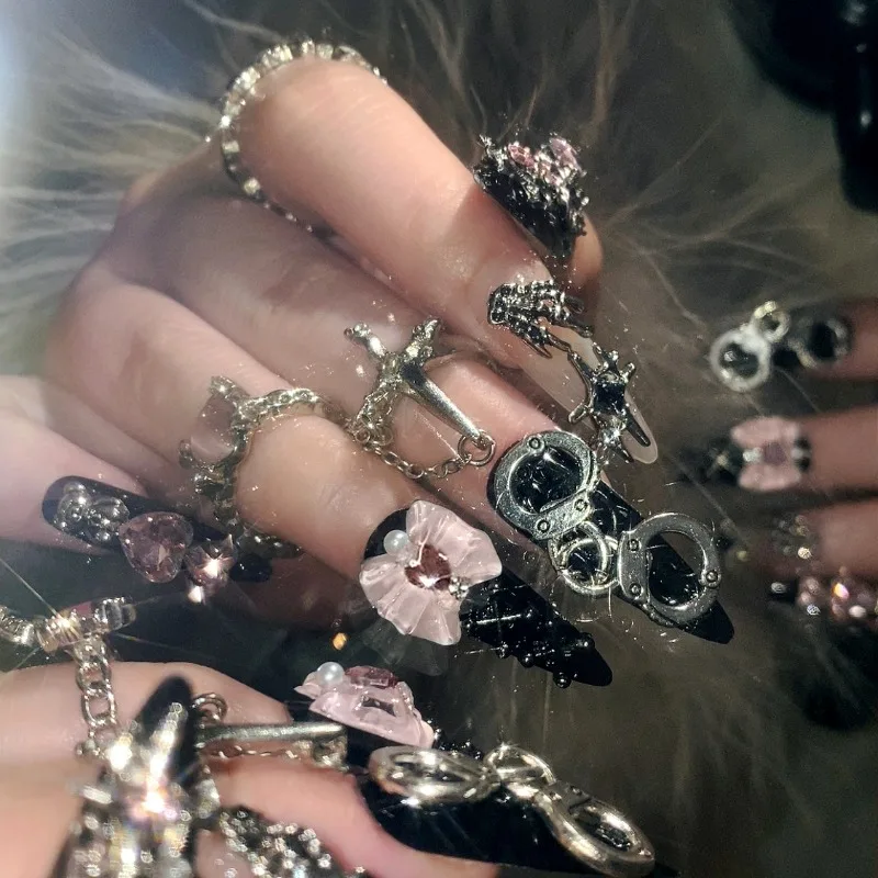 

24PCS Gothic Black False Nails Y2k Pink Bowknot Long Stiletto Press on Nails with Handcuff Skeleton Chain Fake Nails Spice Girls