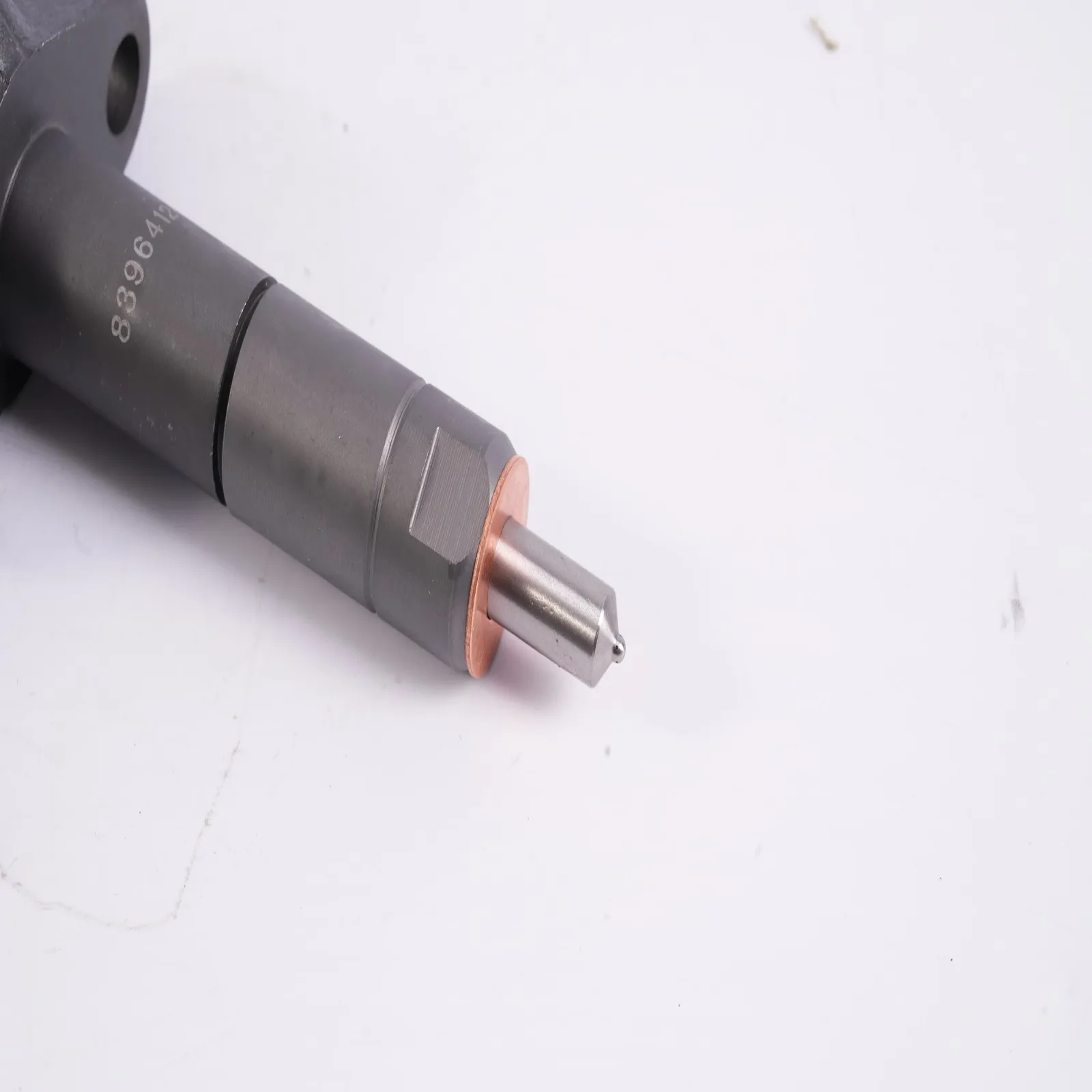 

Fuel Injector 83964126 E7NN9F593CA FOR Ford New Holland Tractor Skid Steer Loader Car Accessories