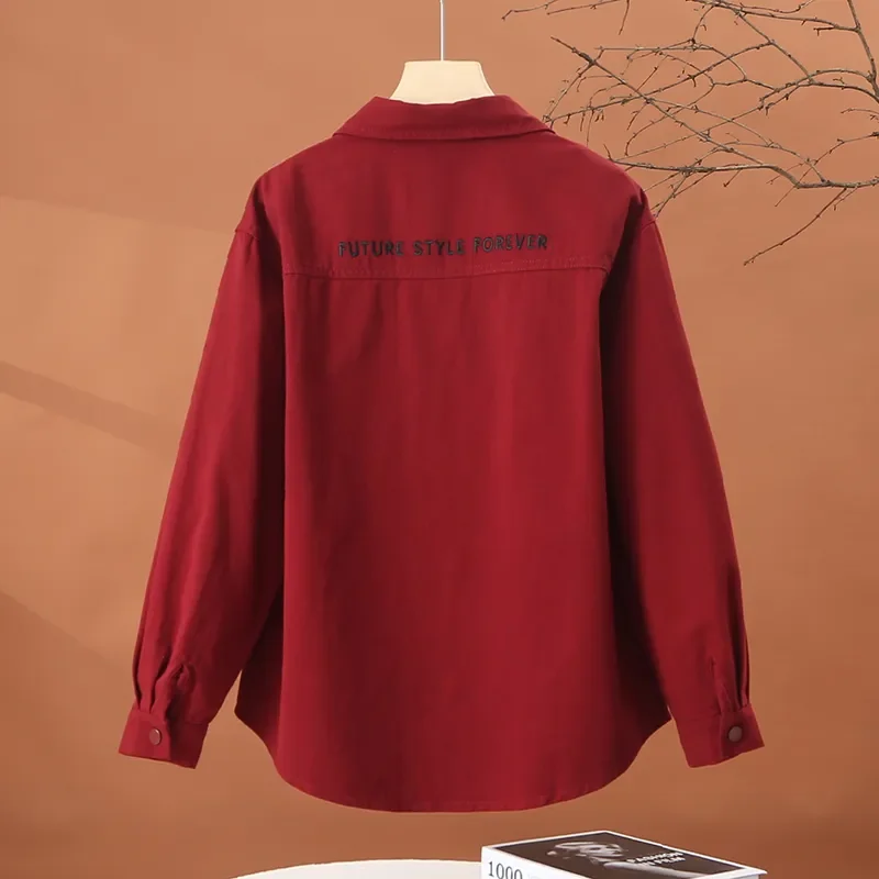 Giacca di jeans di media lunghezza da donna nell'autunno e nell'inverno 2025 Nuova giacca casual Top slim ampio e versatile