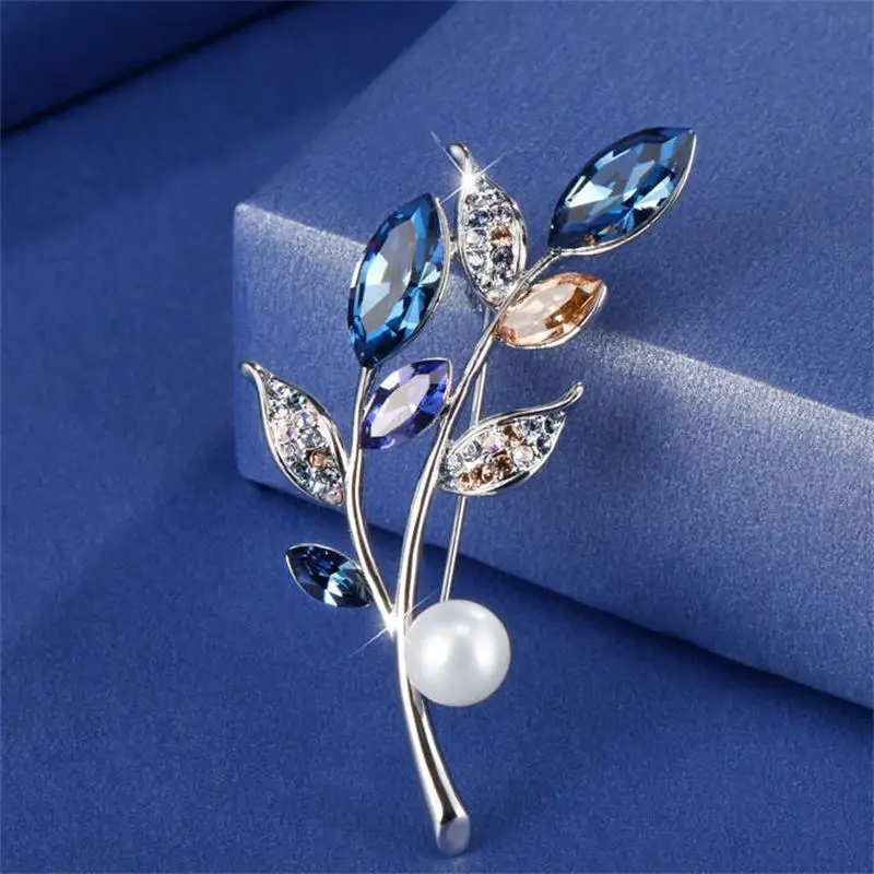 Luxury Crystal Bouquet Brooches Trendy Rhinestone Flower Brooch Pins For Women Corsage Suit Sweater Clothing Accessories Gift
