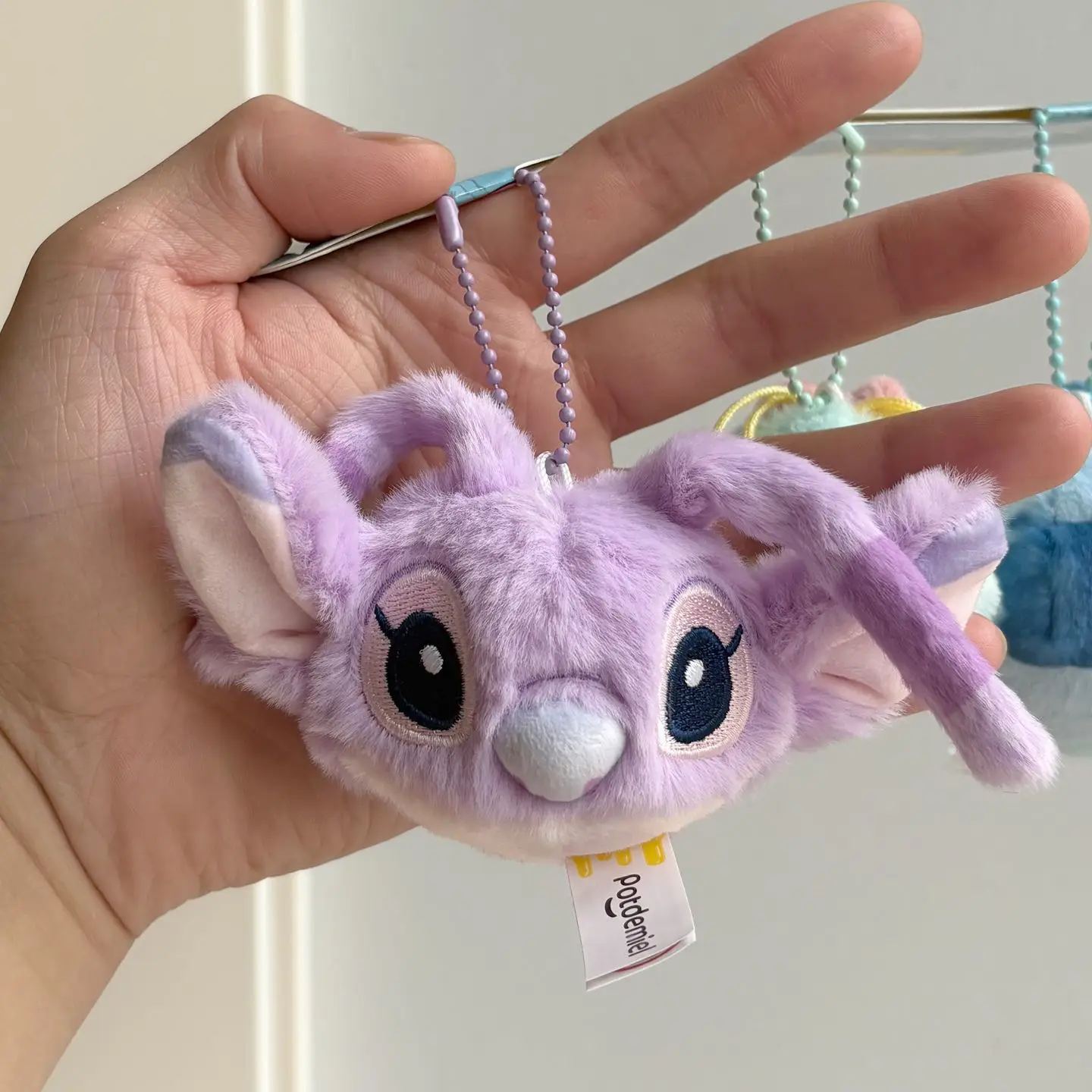 Combinaison mignonne de dessin animé Disney Stitch, poupée pendentif en peluche, ornements de sac à dos, porte-clés, cadeau d'anniversaire