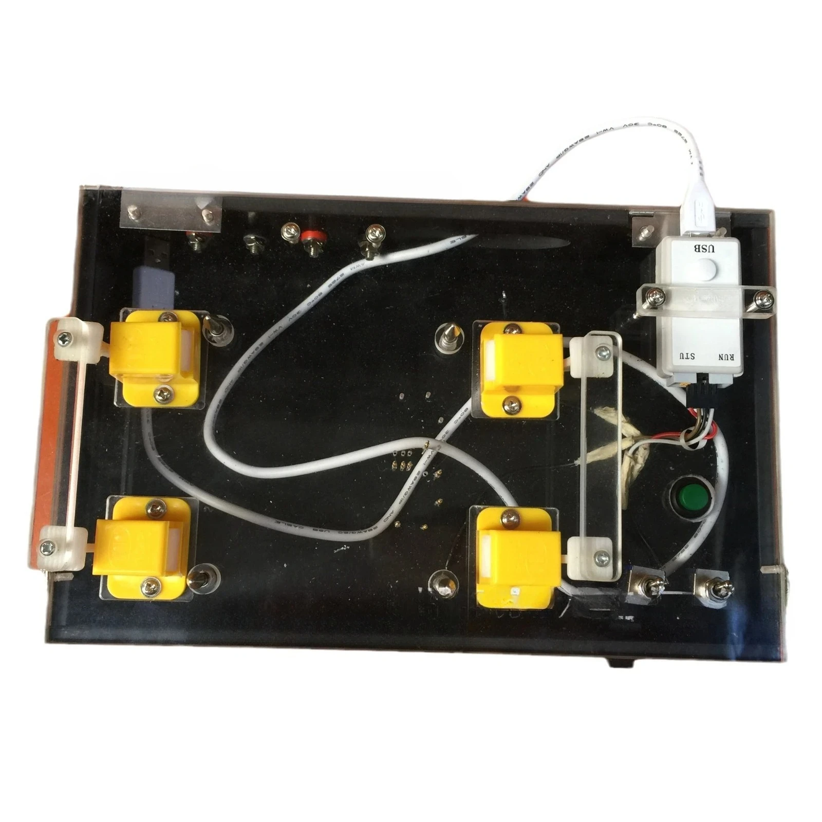 Manufacturer produces LED light board light bar test rack