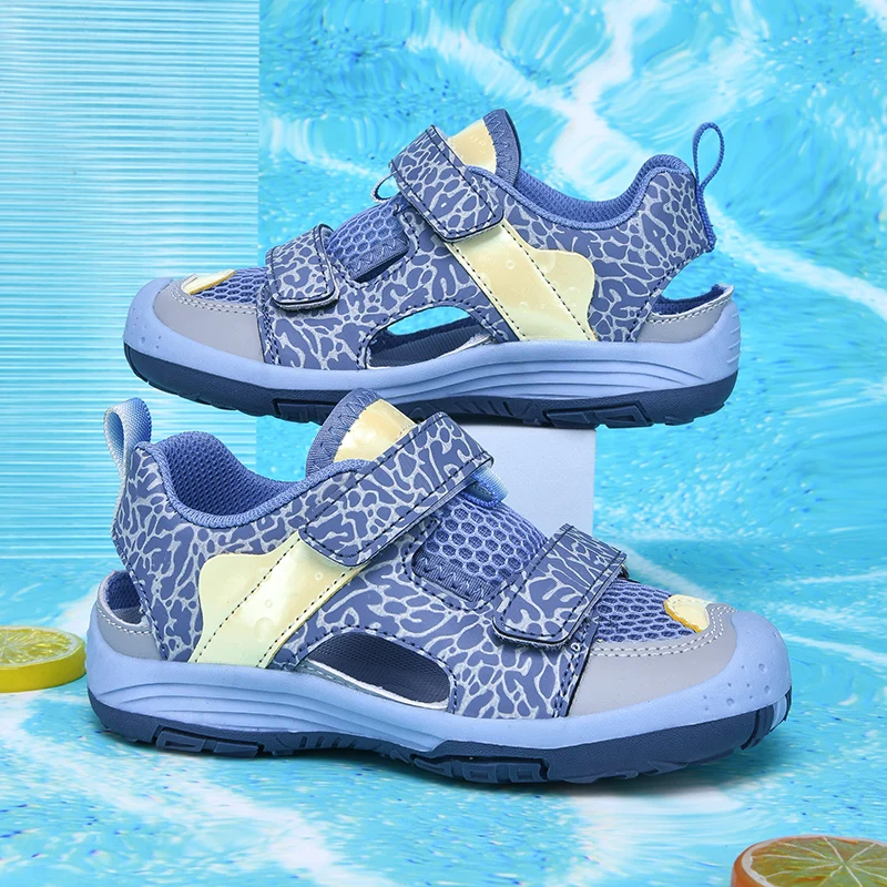 

A pair of children's summer toe-covering sports sandals, breathable and comfortable outdoor beach shoes, sizes 27-37，YZ-D016