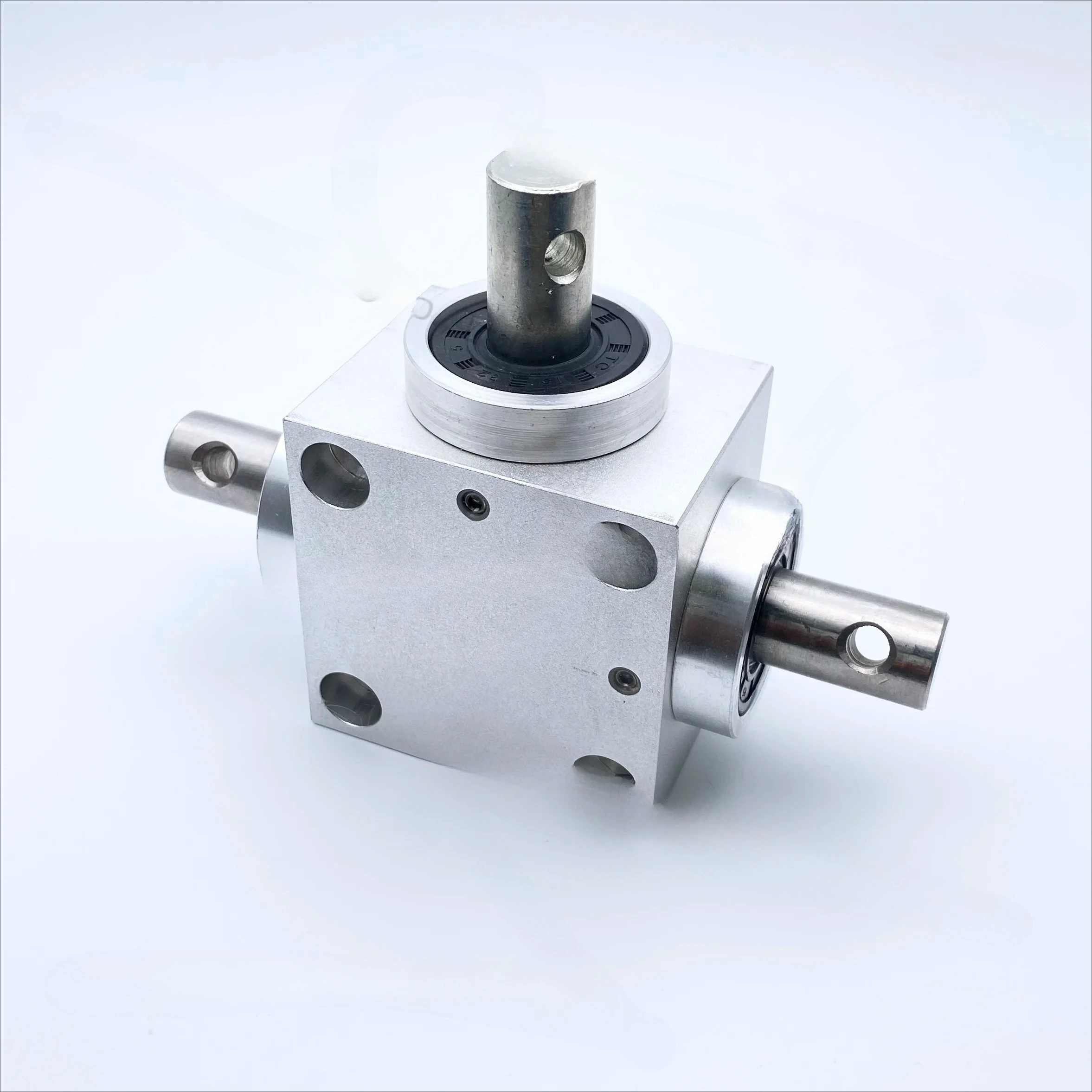 1:1 Waterproof Horizontal Right Angle Gearbox 15mm shaft 1.5M 20T 90-Degree Commutator