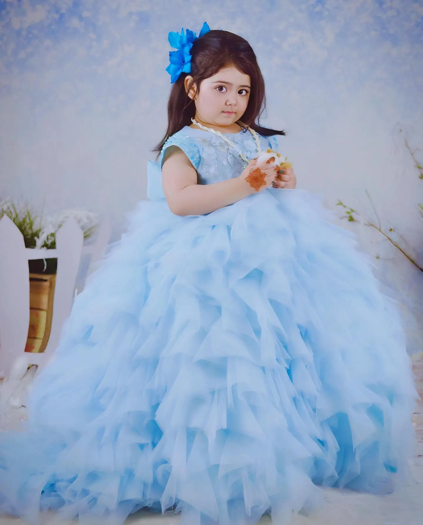 

Luxurious Baby Blue Pageant Dresses Glitter Beads Lace Children Birthday Gowns Tiered Ruffles Little Girls Photoshoot Dresses