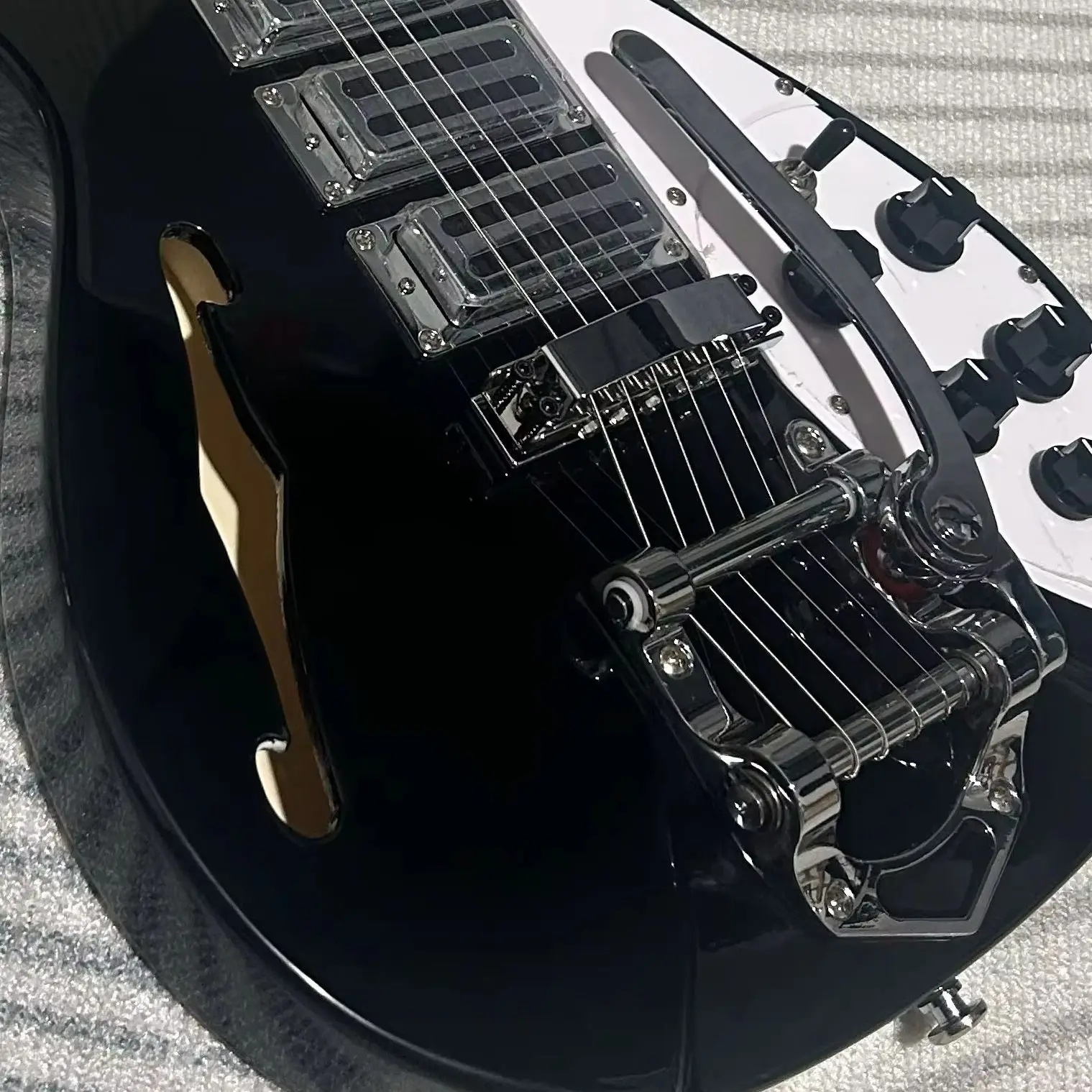 Hot Sale Rickenback 325 Model Electric Guitars F Holes 527 mm Scale Length Semi Hollow Black Color