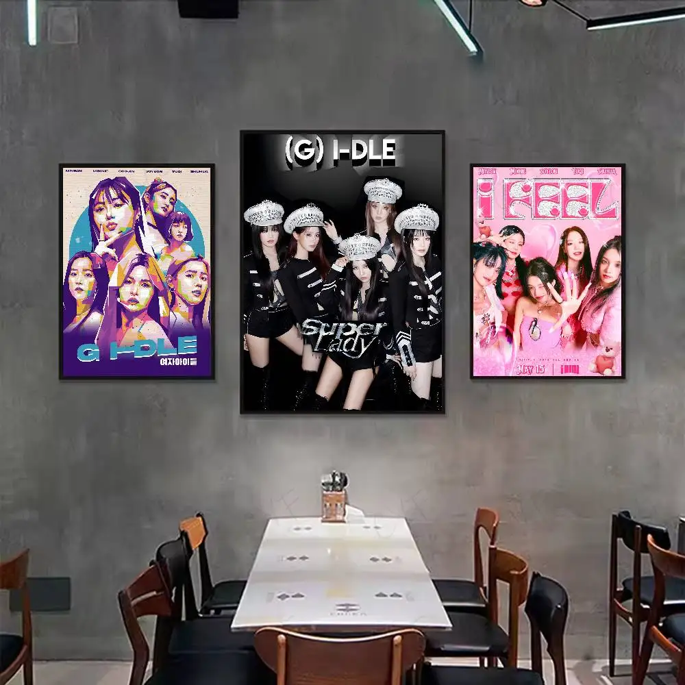 ملصق Kpop Girls G-GIDLE (G)I-DLE جدار لاصق مقاوم للماء لغرفة المعيشة المنزلية وغرفة النوم والديكور الجمالي #4