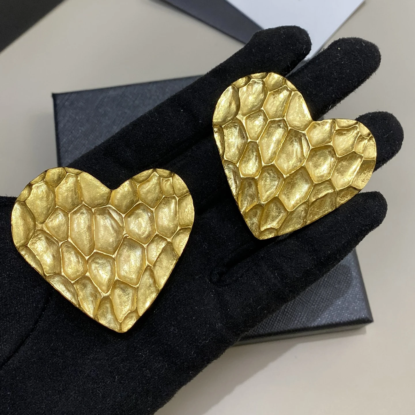 Vintage Brass Plated Gold Heart Charm Earrings Ear Clip Women Famous Designer Brand Luxury Jewelry Trend