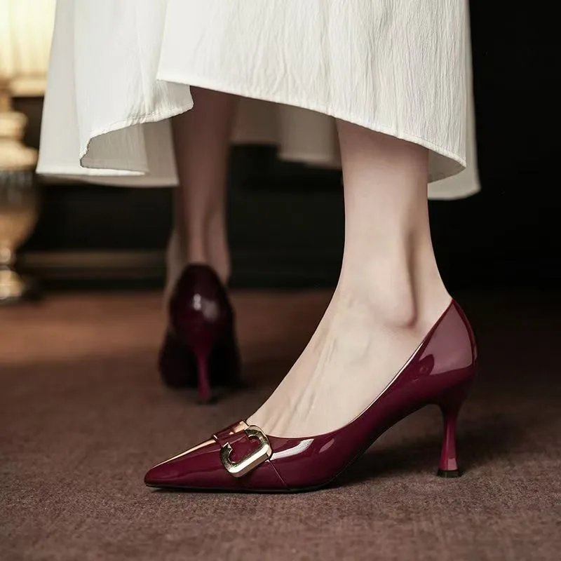 

Женские свадебные туфли телесного цвета на высоком каблуке, роскошные дизайнерские туфли-лодочки, реплика металлической цепочки на шпильке, женская модная элегантная обувь для женщин