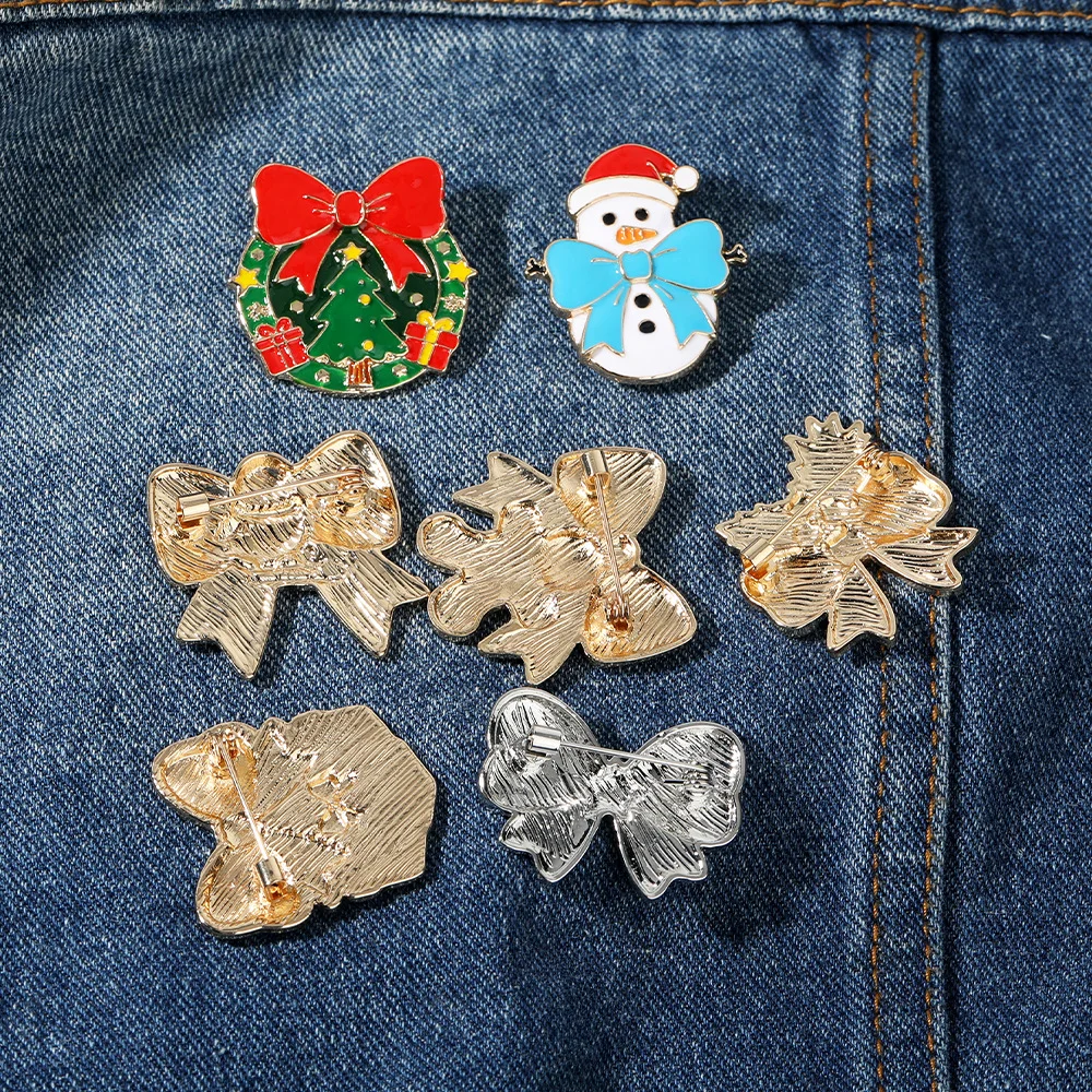 Christmas brooch alloy badge cartoon cute Santa Claus holiday collar backpack decoration drip oil batch