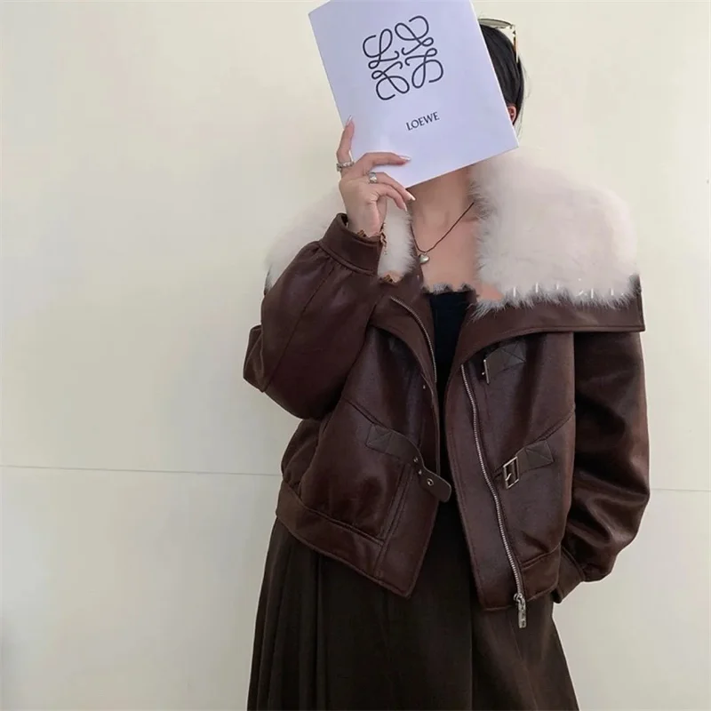 2025年冬 ビッグフォックスファー襟 レザーコート レディース ショートジャケット 中綿入りオーバーコート ストリートウェア 韓国風 モトトップ PUパーカー