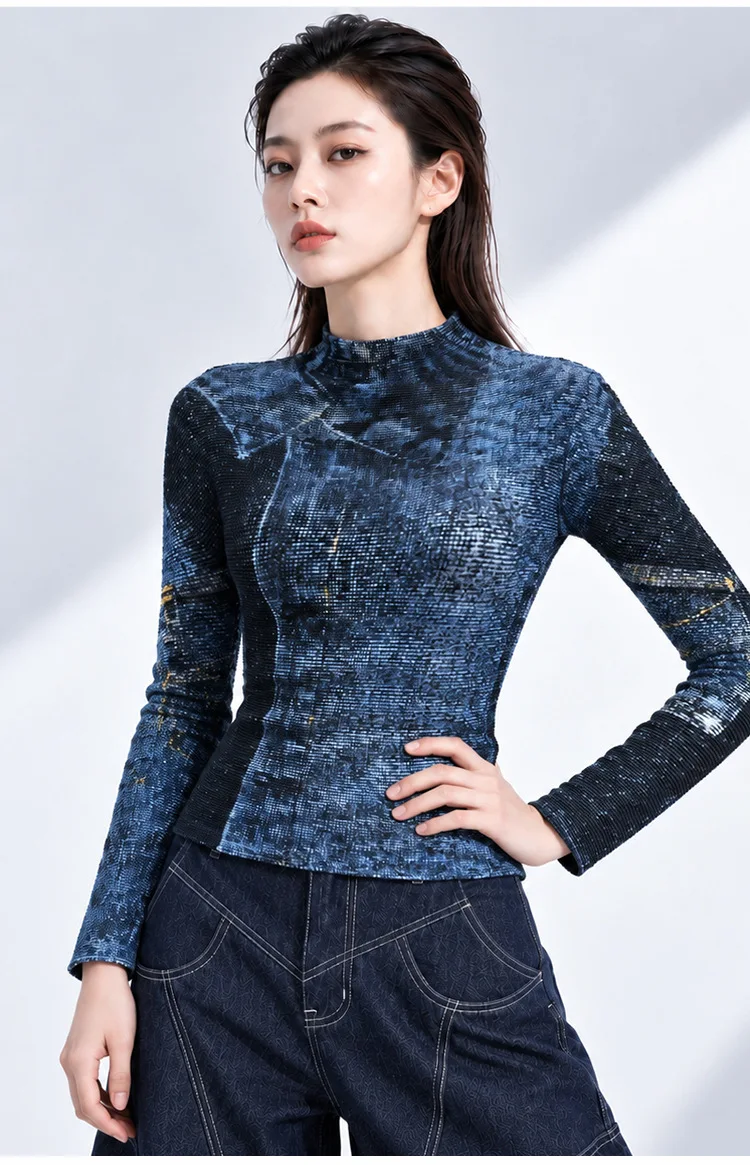 Issey-style long-sleeve early autumn top—slim-fit, stretchy, and figure-flattering; a unique piece ideal for layering.