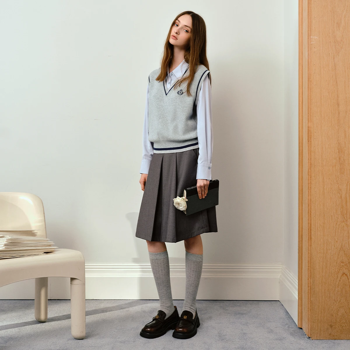 Olrain feminino estilo preppy francês colete sem mangas mistura de lã simples camisola profunda decote em v casual outono 2025 novos topos o57qj000651