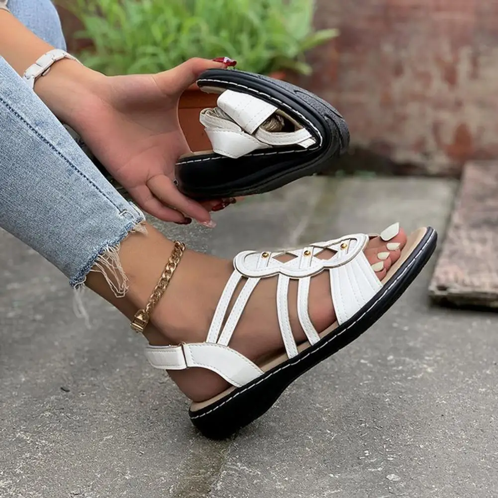 

Амортизирующие женские сандалии. Ортопедические сандалии с поддержкой свода стопы для женщин. Стильные удобные сандалии на танкетке с противоскользящим покрытием для ношения.