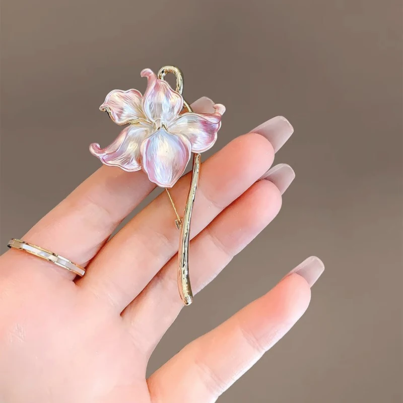 New Style Temperament Sense Water Lily Enamel Lily Flower Brooches For Women Weddings Banquet Office Brooch Pins Gifts