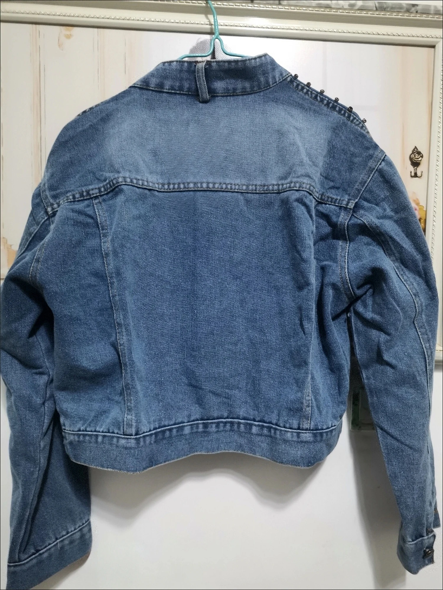 Women Rhinestone Studded Cropped Jean Jacket Vintage Washed Faded Denim Button Up Long Sleeve Short Coat Fashion Outerwear