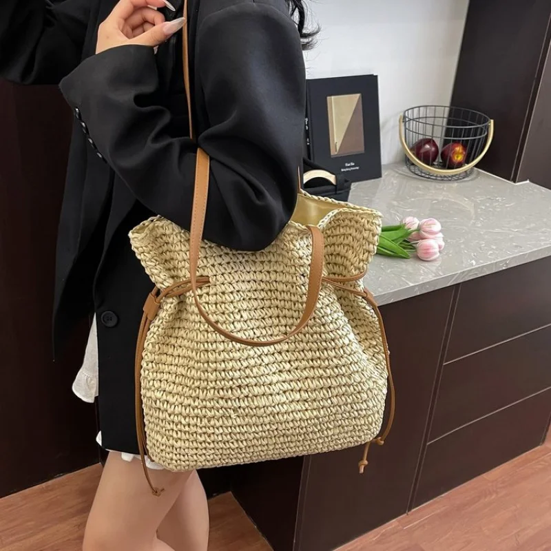 

Elegant Leather Women's Messenger Bag High-End Luxury Chic Accent Trendy Daily Commuter Vintage Casual Bag​