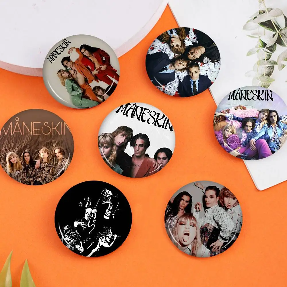 Banda estrellas Maneskin botón suave Pin brillante impreso icono regalo para amigos insignia Collar broche solapa Pin Metal