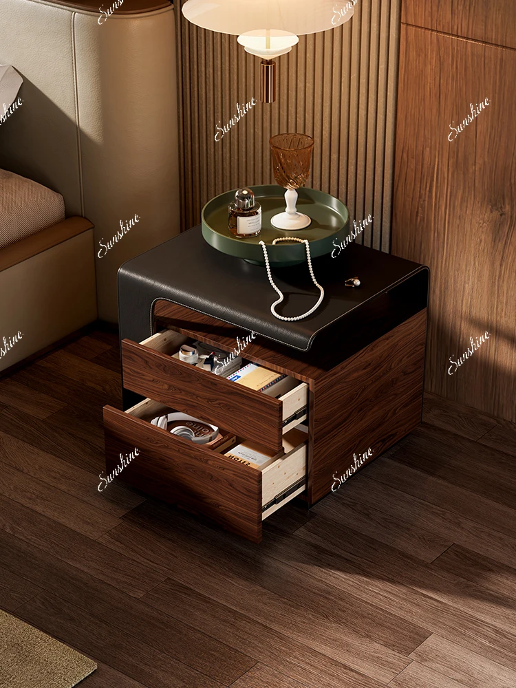 Italian style, double pumping storage, antique bedside cabinet in the master bedroom, small apartment with simple size