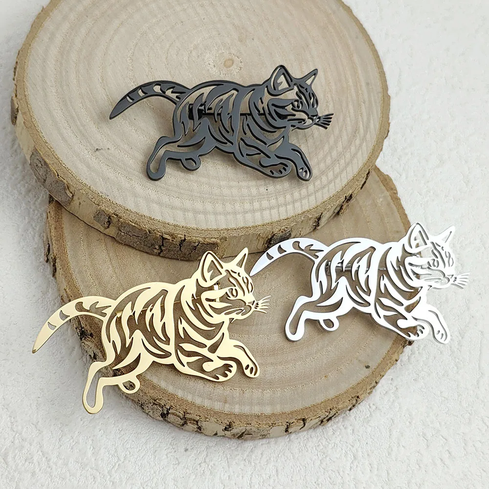 Original innovative cat hollow stainless steel gold-plated 18K brooch, suit lapel pin, waterproof formal fittings