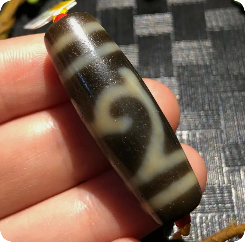 Unique Magical Tibetan Old Agate Ivory Color lvdumu Totem dZi Bead 12*38mm