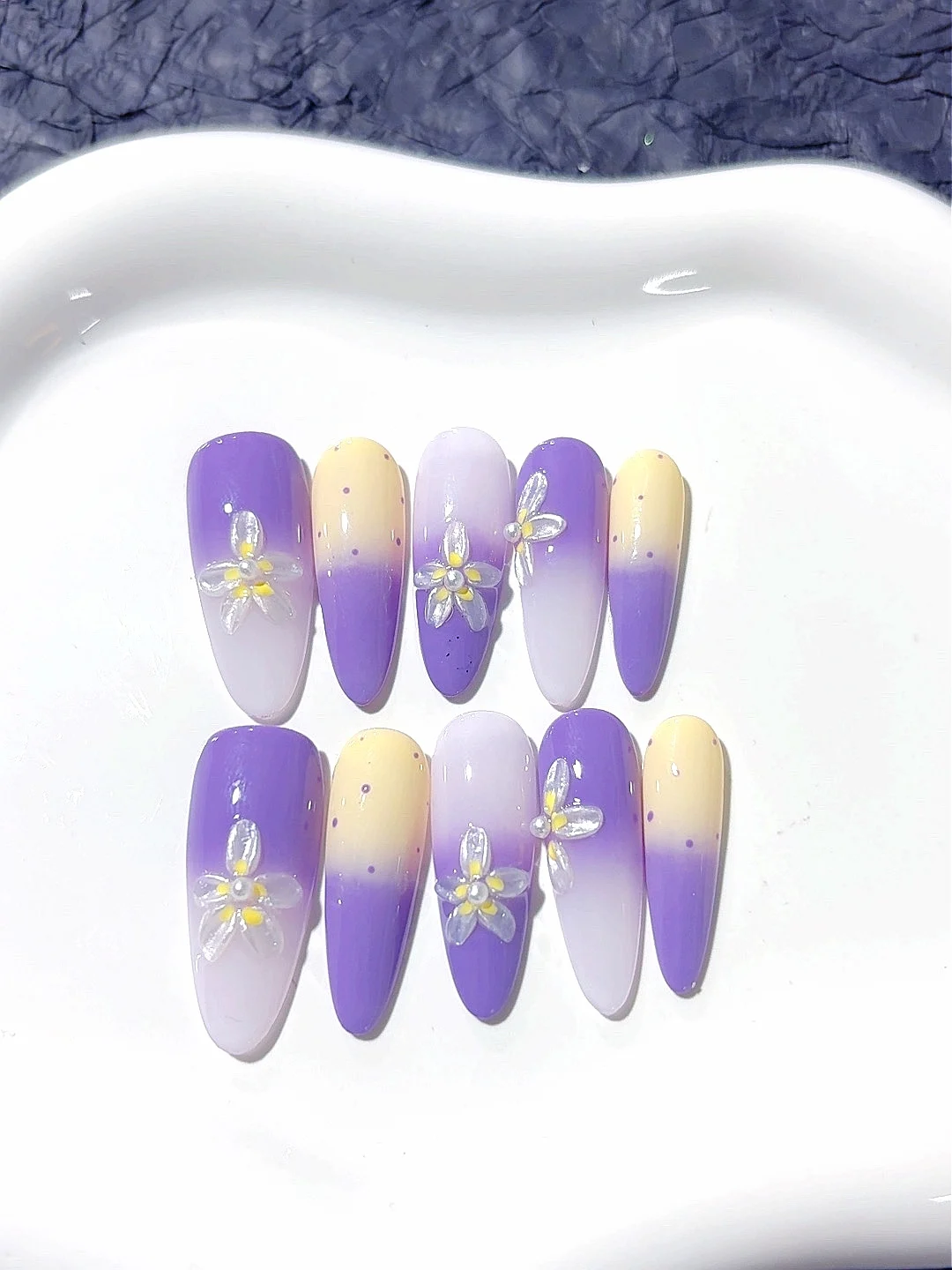 

Casual Gradient Wind Nail Art Almond Style False Nails (D272)