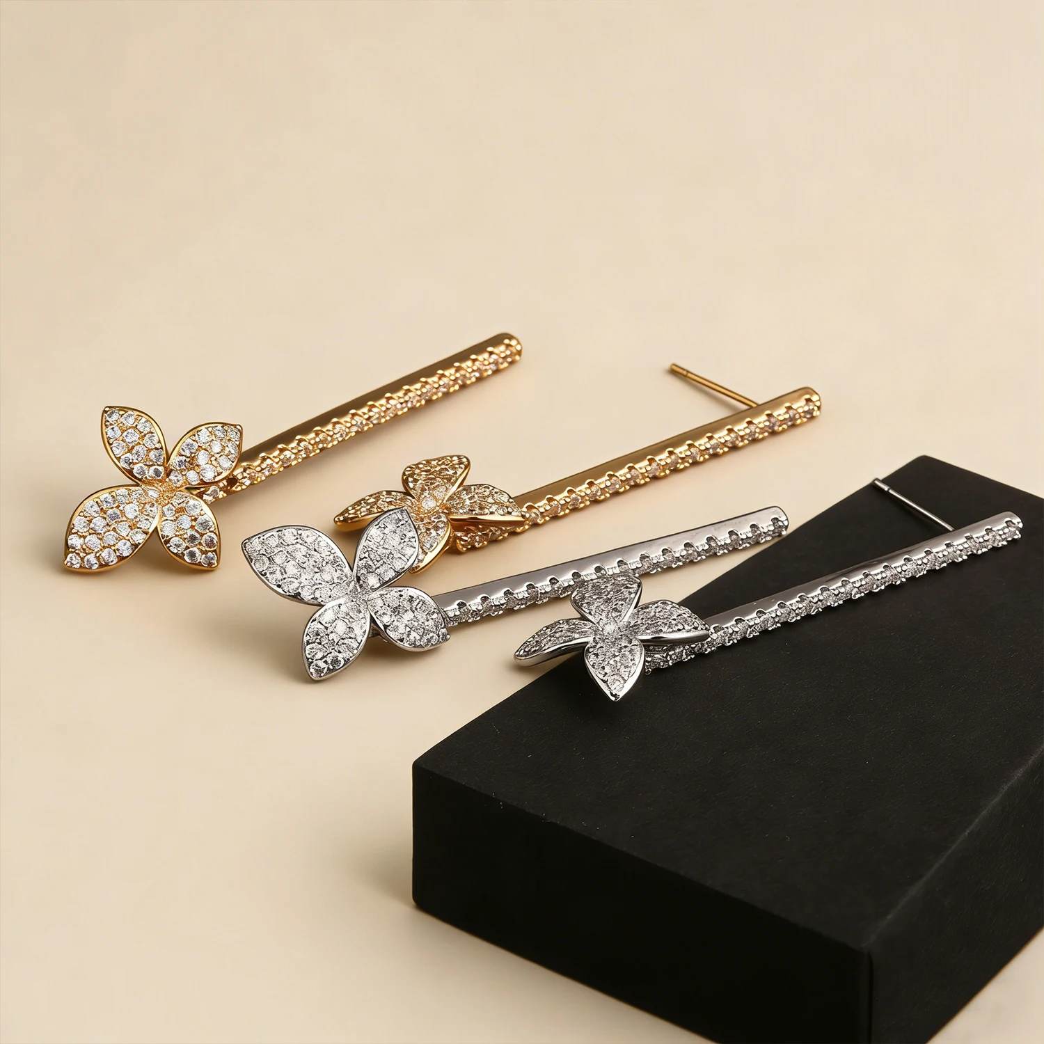 Damen-Ohrringe mit funkelnden Blumen und Strasssteinen, lange Quasten-Ohrhänger, elegante Hängeohrringe, Modeschmuck für Bankette und formelle Anlässe