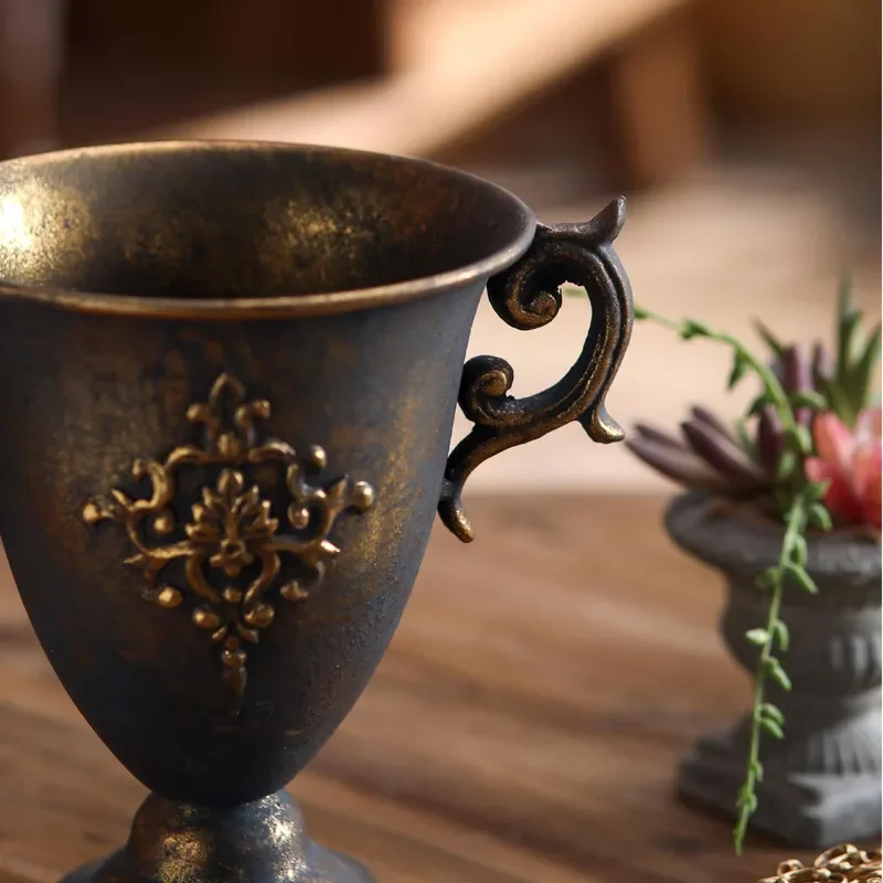 European Style Vintage Carved Wrought Iron Vase Flower Pot for Living Room Garden Balcony B&B Hotel Decorative Small