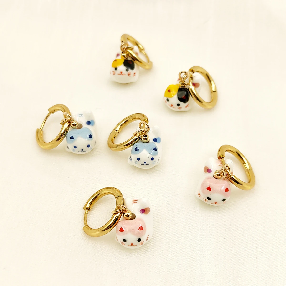 Cute Cartoon Lucky Cat Ceramic Earrings for Women, Fortune Cat Hoop Earrings, Lovely Cat Animal Earrings