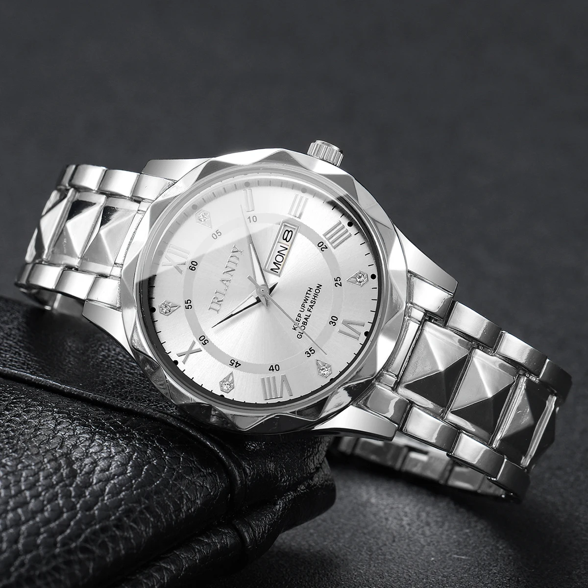 1pc Men's Watch Handsome Charm Roman Scale Calendar Dial Casual Versatile Quartz Watch (Box Not Included)