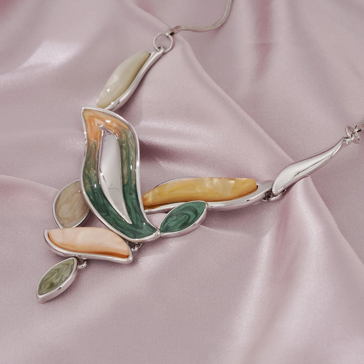 Exquisite foreign trade big fashion retro yellow-green earrings necklace jewelry set chain jewelry women