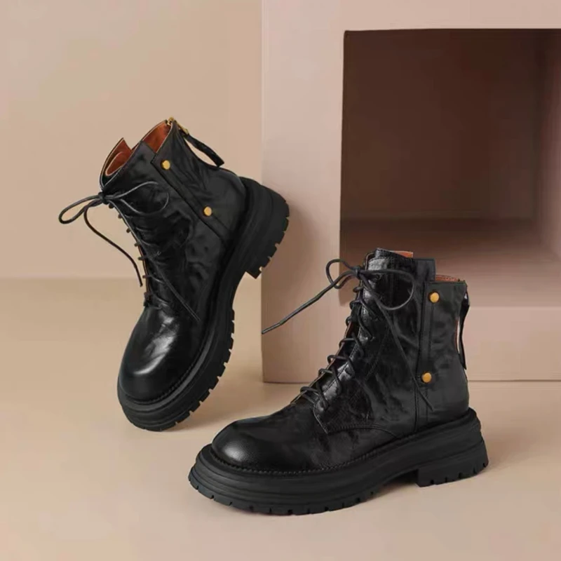 خريف جديد لعام 2025 أحذية جلدية عالية للكاحل أحذية قصيرة متينة برأس مستدير أحذية نسائية عصرية للخروج بجزء سفلي سميك ЖеСы БТНК #1