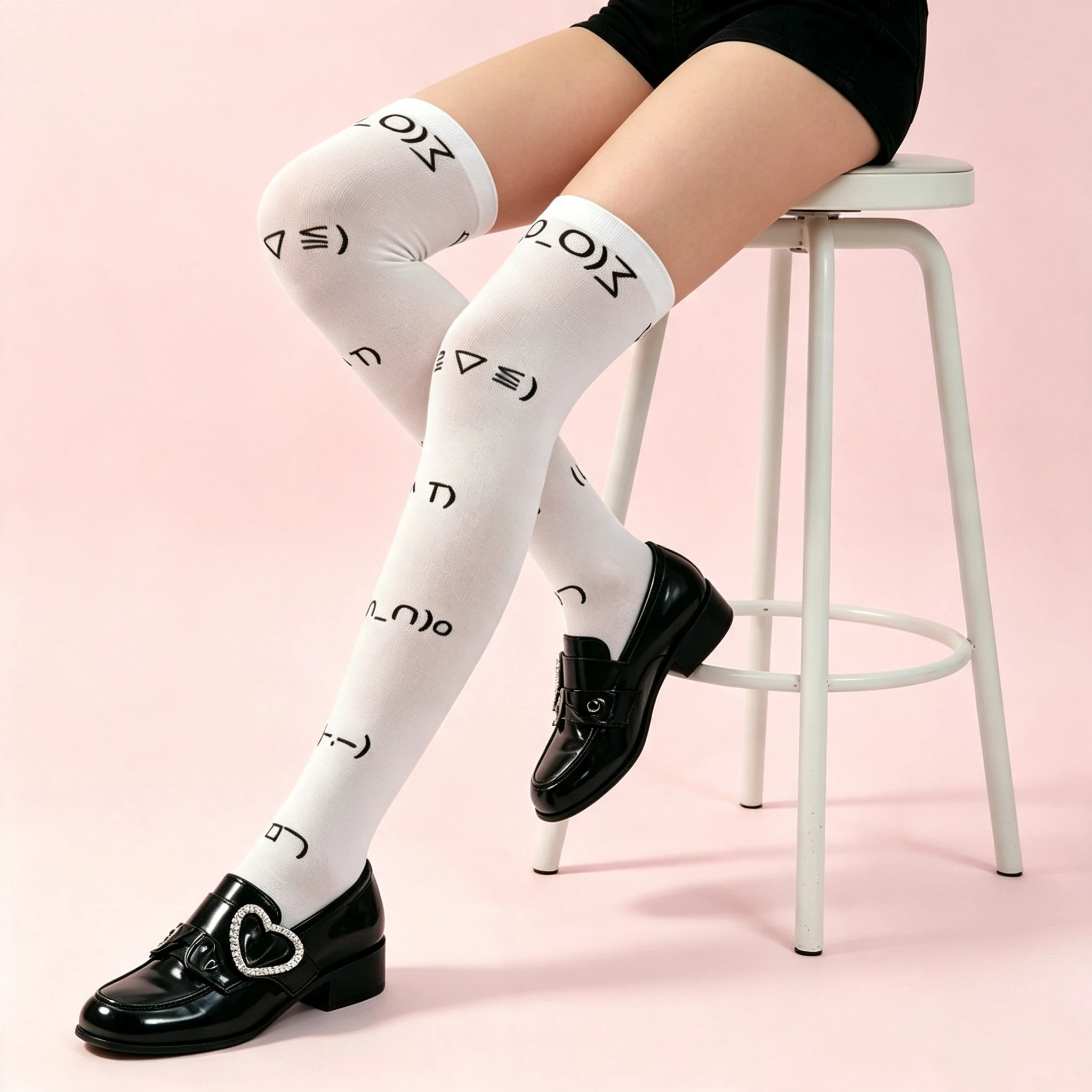 Weiße Graffiti-Buchstaben-Print Overknee-Socken Kawaii Harajuku Lange Strümpfe Y2K Cosplay Niedliche Damen-Socken