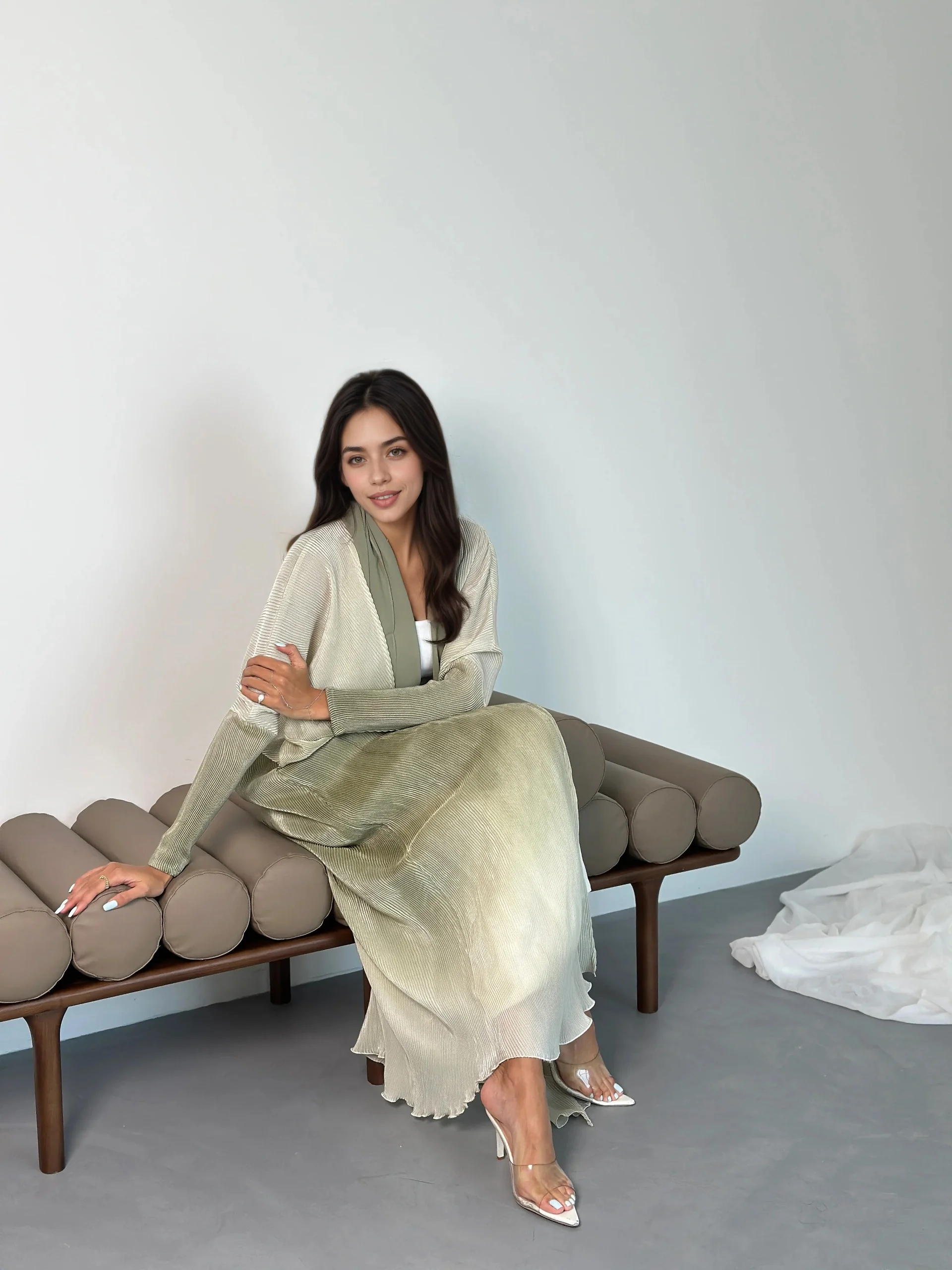 عباية متدرجة مطوية لعام 2025 رداء طويل للنساء أنيق متواضع ملابس خارجية إسلامية متجعدة قماش متدرج للمناسبات غير الرسمية في دبي #3